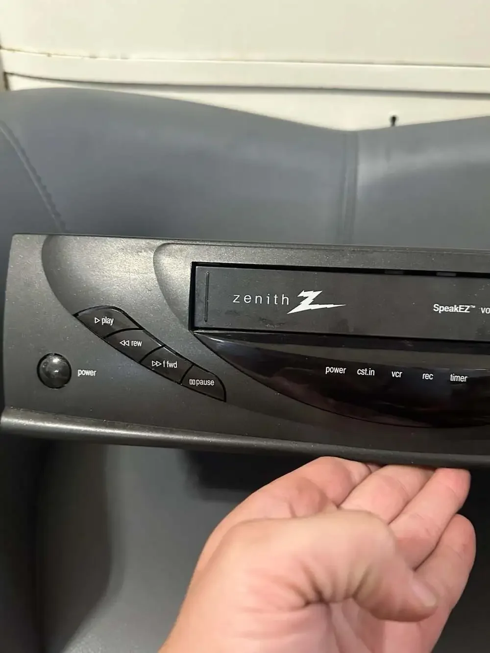 Zenith VRB420 4-Head Hi-Fi Stereo VHS VCR SpeakEZ Voice Directed Op System